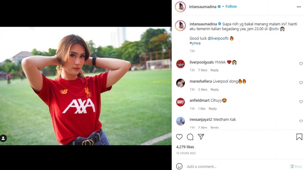 Intan Saumadina pakai jersey Liverpool. (Instagram/@intansaumadina)