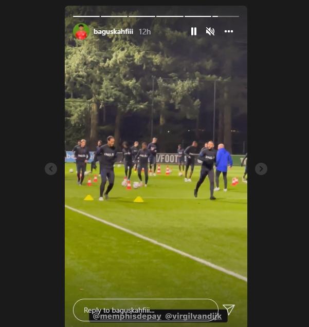 Bagus Kahfi menyoroti Virgil van Dijk dan Memphis Depay saat menonton latihan Timnas Belanda. (Instagram/baguskahfiii)