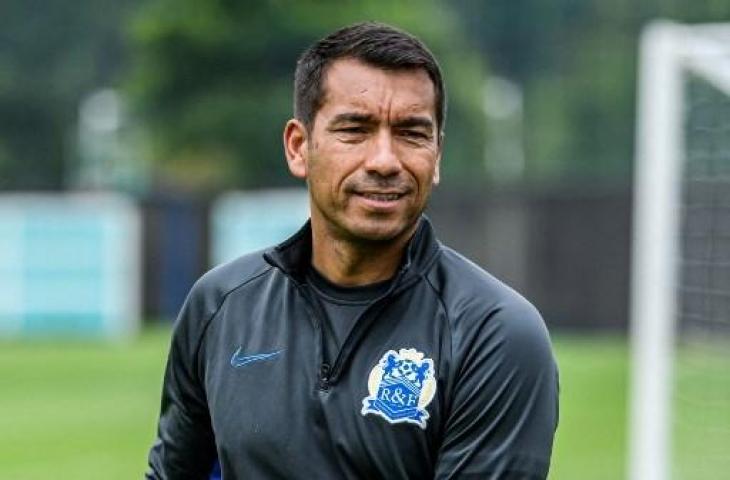 Pelatih keturunan Indonesia, Giovanni van Bronckhorst jadi calon kuat pengganti Gerrard di Rangers. (STR / AFP)