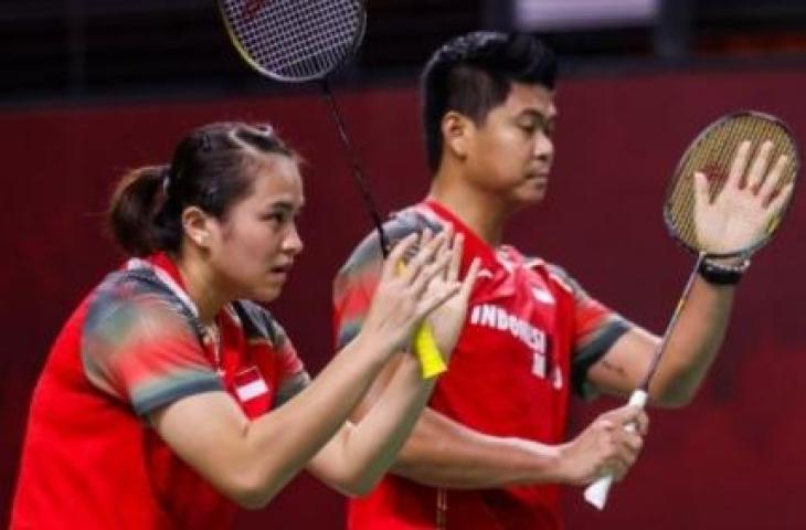 Ganda campuran Indonesia Praveen Jordan/Melati Daeva Oktavianti menaklukkan pasangan unggulan pertama asal Inggris Marcus Ellis/Lauren Smith pada laga penyisihan kedua Grup A BWF World Tour Finals  di Impact Arena, Bangkok, Thailand, Kamis (28/1/2021). (ANTARA/Badmintonphoto/BWF/Erika Sawauchi)