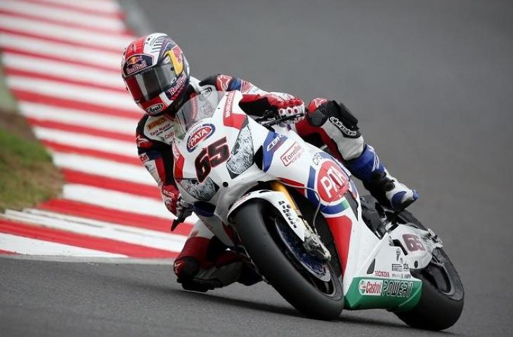 Pembalap Inggris, Jonathan Rea di kejuaraan World Superbike Silverstone 2013. (AFP/Adrian Dennis)