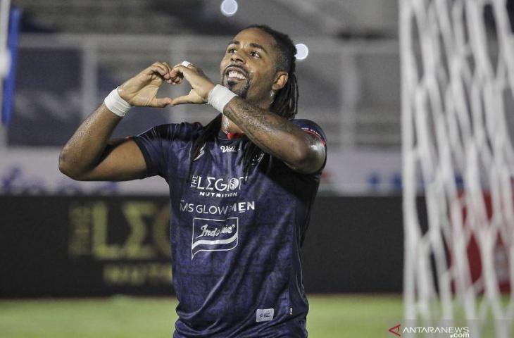 Carlos Fortes saat membela Arema FC. (Antara)