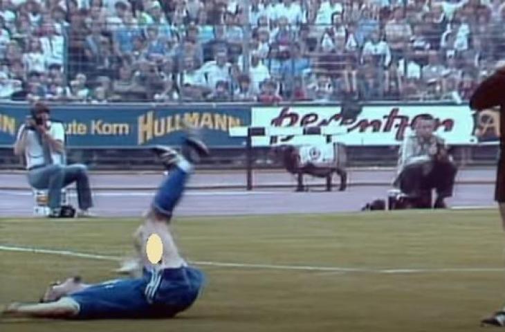 Pemain Arminia Bielfeld, Ewald Lienen alami cedera parah. (YouTube/Bundesliga)