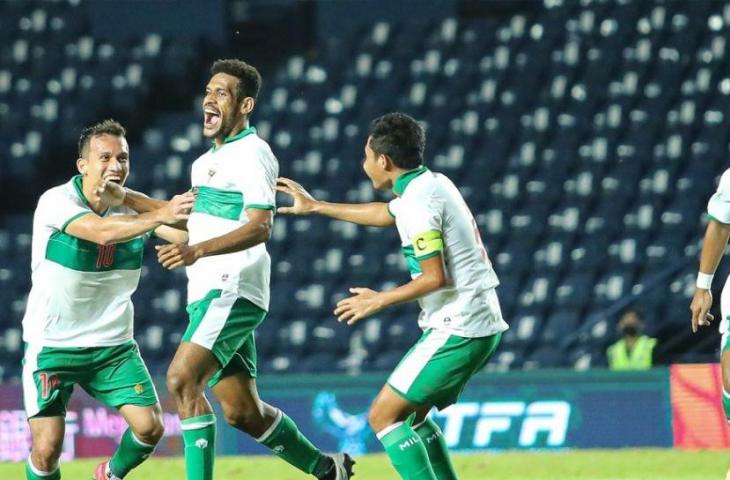 Gelandang timnas Indonesia, Ricky Kambuaya (kedua dari kiri) melakukan selebrasi bersama rekan-rekannya setelah mencetak gol kedua timnya ke gawang Taiwan dalam laga leg kedua play-off Kualifikasi Piala Asia 2023 di Chang Arena, Buriram, Thailand, Senin (11/10/2021) malam WIB. [PSSI]