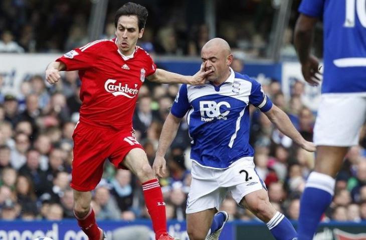 Yossi Benayoun saat membela Liverpool 2010. (AFP/Ian Kington)