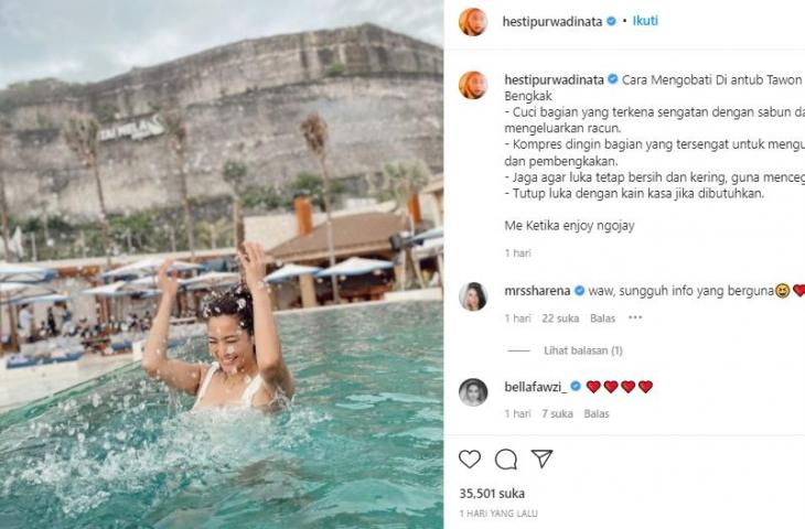 Hesti Purwadinata bagikan momen saat berenang. (Instagram/@hestipurwadinata)