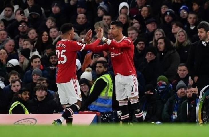 Cristiano Ronaldo tampil dari bangku cadangan menggantikan Jadon Sancho saat Manchester United bermain imbang lawang Chelsea. (BEN STANSALL / AFP)