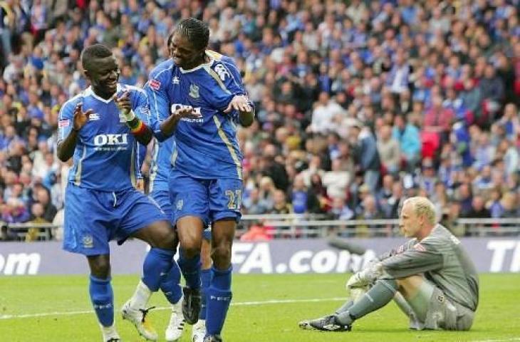 Portsmouth saat juara Piala FA musim 2007/2008 usai mengalahkan Cardiff City. (CARL DE SOUZA / AFP)