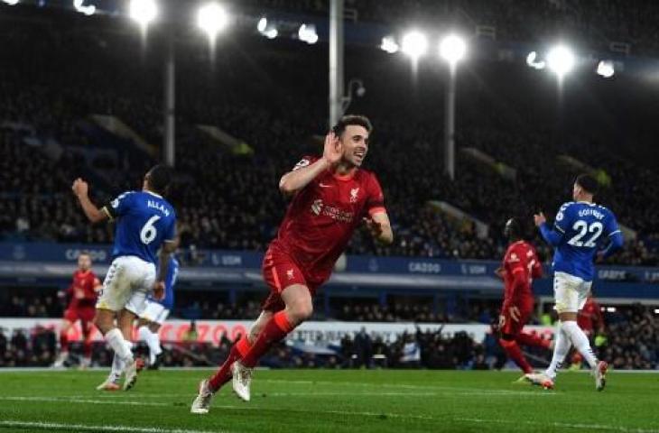 Selebrasi penyerang Liverpool, Diogo Jota usai bobol gawang Everton di Derby Merseyside dalam lanjutan Liga Inggris. (PAUL ELLIS / AFP)