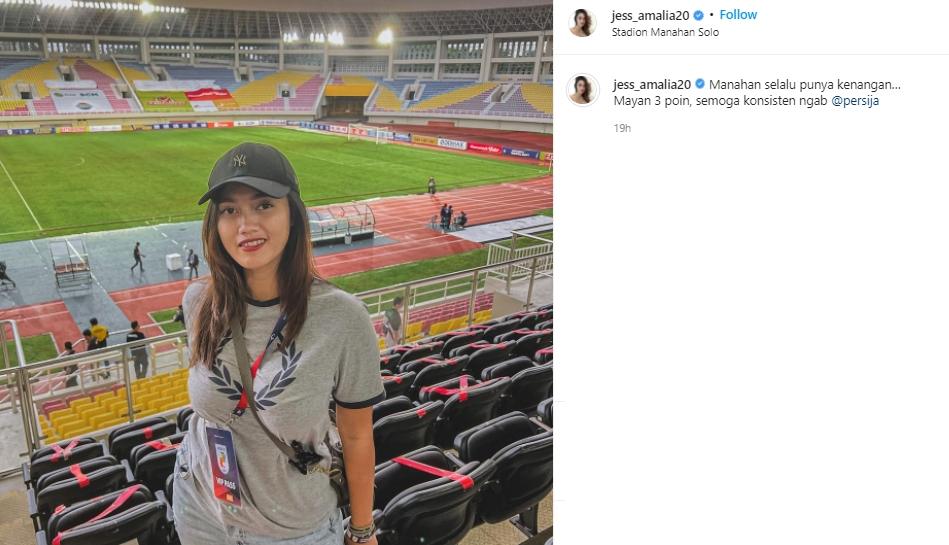 Jess Amalia pamer foto di Stadion Manahan. (Instagram/jess_amalia20)