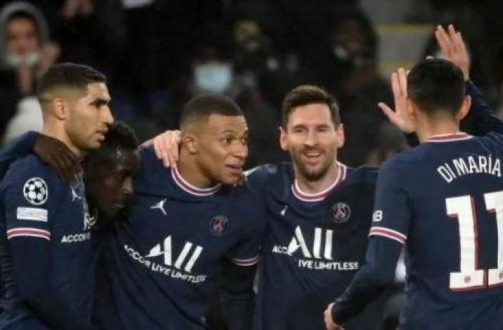 Para pemain PSG melakukan selebrasi usai Lionel Messi mencetak gol dalam pertandingan Grup A Liga Champions pada 8 Desember 2021. ANTARA/AFP/FRANCK FIFE.