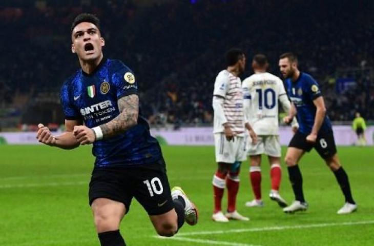 Selebrasi striker Inter Milan, Lautaro Martinez usai bobol gawang Cagliari dalam lanjutan Liga Italia. (MIGUEL MEDINA / AFP)