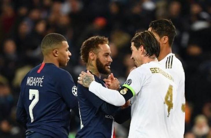  Neymar dan Sergio Ramos saat Real Madrid vs PSG di Liga Champions 2019. (GABRIEL BOUYS / AFP)