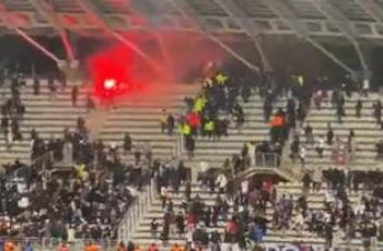 Detik-detik Laga Paris FC vs Lyon Dihentikan Gara-gara Suporter Rusuh