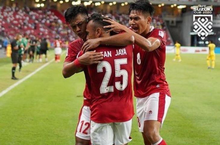 Penyerang Timnas Indonesia, Irfan Jaya berselebrasi bersama rekan-rekannya usai bobol gawang Malaysia. (Instagram/affsuzukicup)