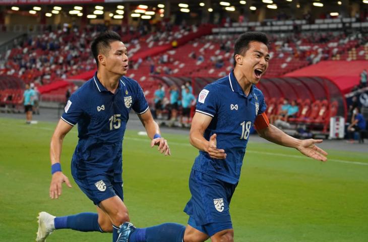 Pemain Timnas Thailand, Chanathip Songkrasin merayakan gol di Piala AFF 2020. (dok.AFF Suzuki Cup)