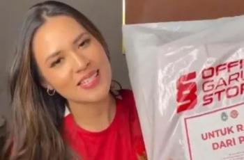 Raisa Girang Dapat Jersey Timnas Indonesia, Doakan Juara Piala AFF 2020