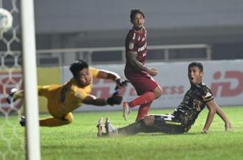 Bawa Persis Solo Kampiun Liga 2, Irfan Bachdim Bikin Bangga Istri dan Anak