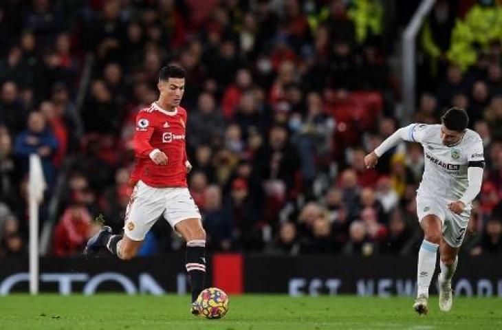 Aksi Cristiano Ronaldo saat Manchester United mengalahkan Burnley 3-1. (OLI SCARFF / AFP)