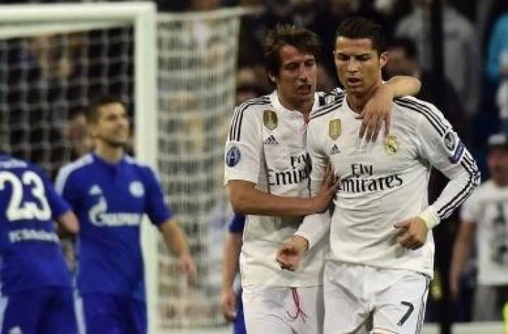 Fabio Coentrao dan Cristiano Ronaldo ketika sama-sama membela Real Madrid. (Gerard Julien/AFP)