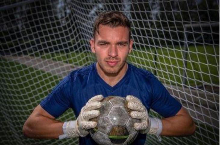 Kiper Ajax berdarah Sunda, Dayen Gentenaar. (Instagram/dayengentenaar)