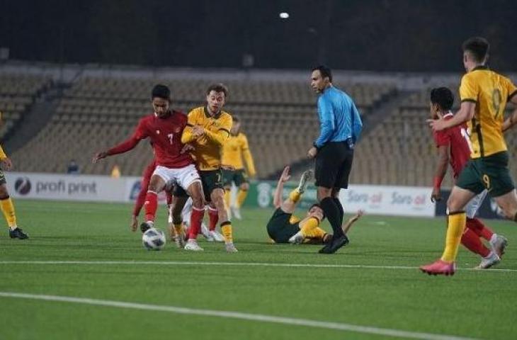 Aksi Marselino Ferdinan bersama Timnas Indonesia U-23 saat behadapan dengan Australia di babak Kualifikasi Piala Asia U-23 2022. (Dok. PSSI)