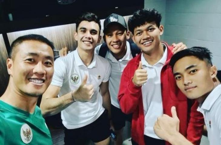 Asisten pelatih Shin Tae-yong bersama kiper Timnas Indonesia. (Instagram/@pace_yoojaehoon)