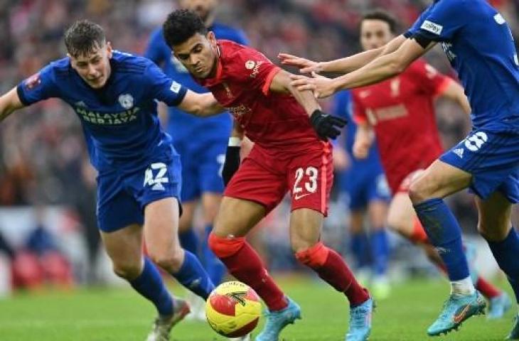 Aksi debut Luis Diaz saat Liverpool kalahkan Cardiff City 3-1 di Piala FA. (PAUL ELLIS / AFP)