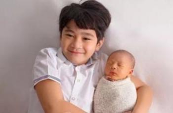 Potret Rafathar dan Rayyanza Berenang, Anak Bos Rans Cilegon FC Bikin Gemas