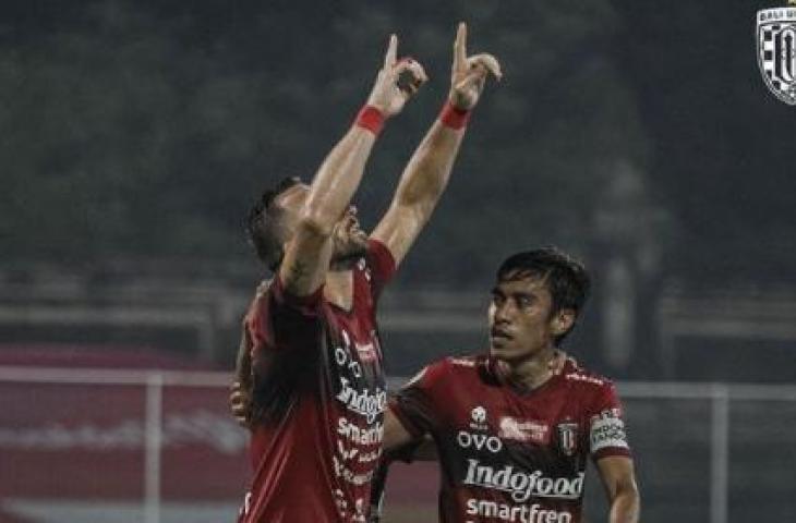 Striker Bali United, Ilija Spasojevic merayakan gol. (Instagram/@baliutd)