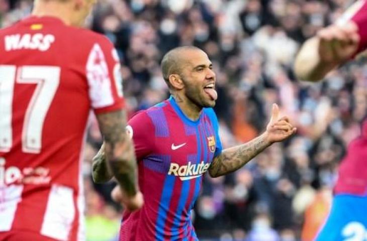 Bek veteran Barcelona, Dani Alves. (LLUIS GENE / AFP)