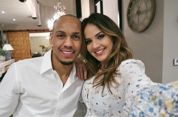 Fabinho dan sang istri, Rebeca Tavarez. (Instagram/@rebecatavares)