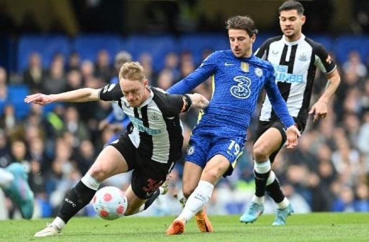 Potret aksi Mason Mount saat Chelsea kalahkan Newcastle United 1-0 dalam lanjutan Liga Inggris. (JUSTIN TALLIS / AFP)