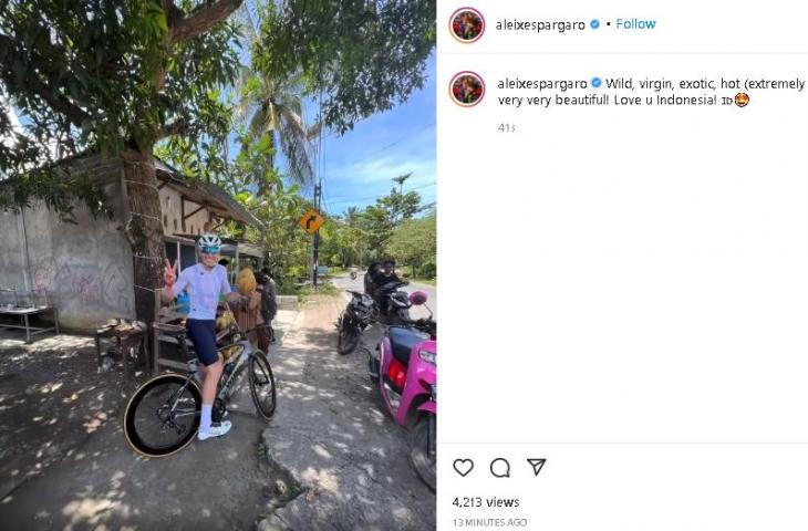 Pembalap MotoGP Aleix Esparagaro gowes di Lombok. (Instagram/@aleixespargaro)