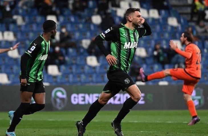 Domenico Berardi borong dua gol kemenangan Sassuolo atas Spezia dengan skor 4-1. (Twitter)