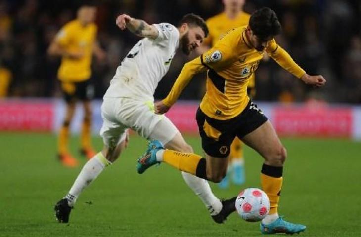 Sempat tertinggal dua gol, Leeds United berhasil mengalahkan Wolverhampton Wanderers dengan skor 3-2. (GEOFF CADDICK / AFP)