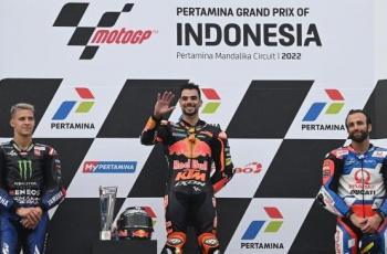 5 Aksi Kocak Pembalap di MotoGP Mandalika 2022, Berendam di Air Es hingga Naik Motor Pakai Pelat Mati