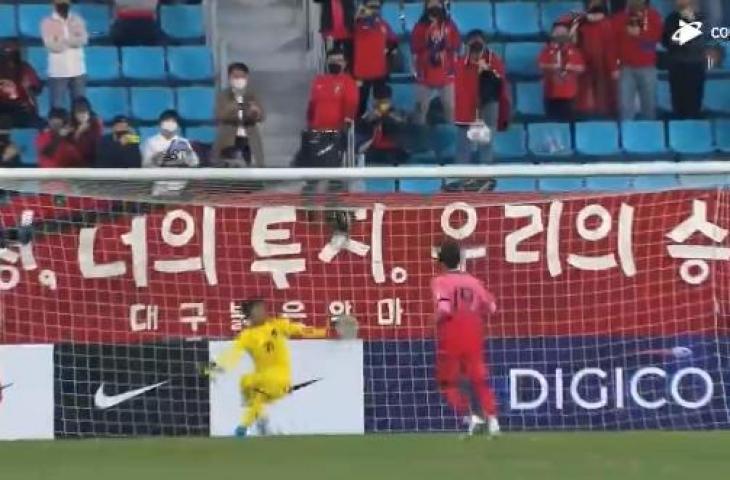 Pemain Korsel U-19 berhasil memperdaya kiper timnas Indonesia U-19. (Instagram/thekfa)