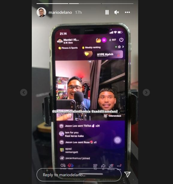 Saddil Ramdani live di TikTok dengan Mario Delano. (Instagram/mariodelano)