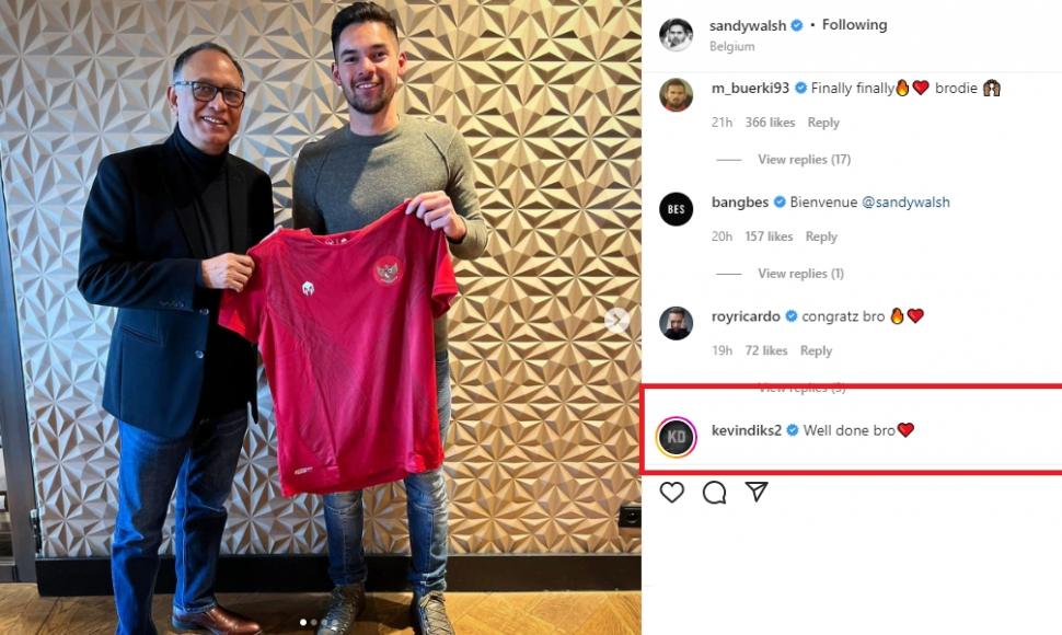 Kevin Diks ikut komentari postingan Sandy Walsh. (Instagram/sandywalsh)