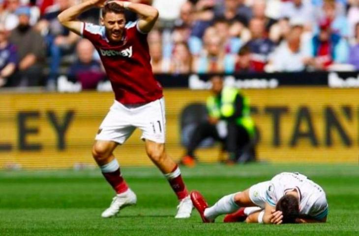 Gelandang Burnley, Ashley Westwood mengalami cedera patah kaki. (Twitter)