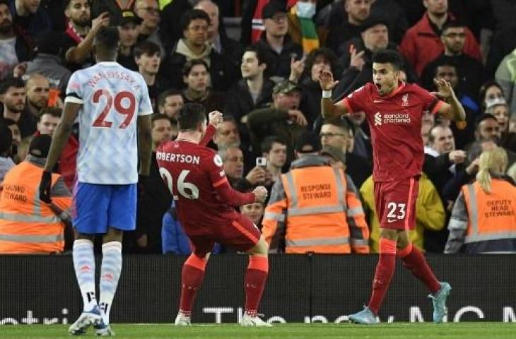 Luis Diaz melakukan selebrasi usai cetak gol saat Liverpool hajar Manchester United 4-0. (OLI SCARFF / AFP)