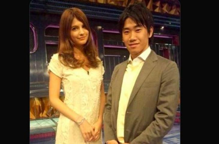 Shinji Kagawa bersama kekasihnya saat itu Ameri Ichinose. (Twitter)