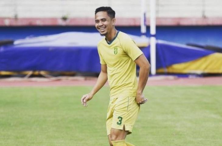 Reva Adi Utama saat berseragam Persebaya. (Instagram/rvadiutama5)