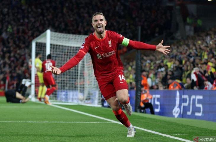 Selebrasi Jordan Henderson setelah tendangannya dibelokkan Pervis Estupinan untuk menjadi gol dalam pertandingan leg pertama semifinal Liga Champions antara Liverpool kontra Villarreal pada 28 April 2022. ANTARA/Reuters/CARL RECINE