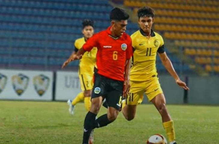 Pemain Timnas Timor Leste  U-23 Jhon Frith Ornai (kiri). (YouTube/Fr7 Reborn)