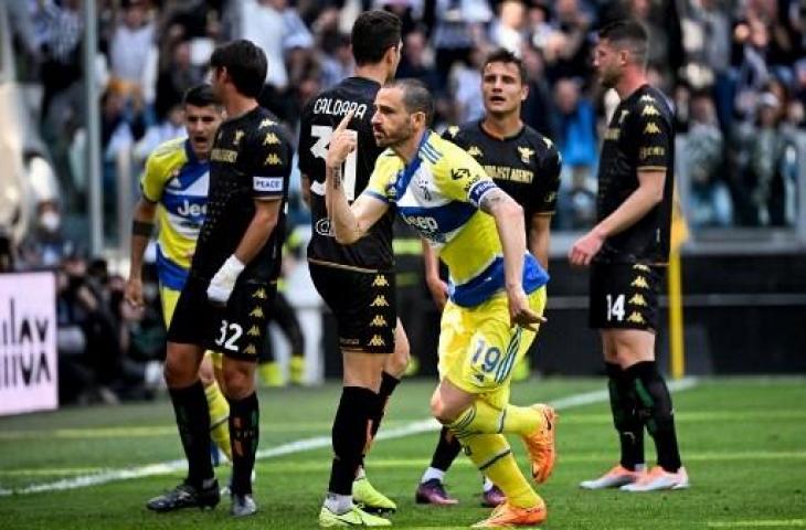 Leonardo Bonucci memborong dua gol saat Juventus kalahkan Venezia 2-1. (AFP)