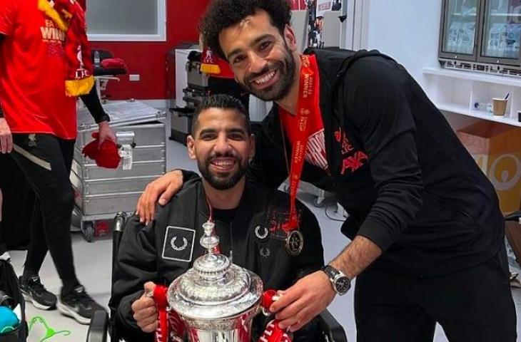 Moamen Zakaria bersama sahabatnya Mohamed Salah usai Liverpool meraih trofi Piala FA. (Instagram/mosalah)