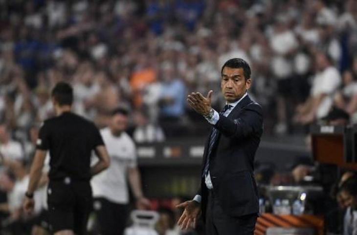 Giovanni van Bronckhorst saat mendampingi Rangers tampil di final Liga Europa melawan Eintracht Frankfurt. (AFP)