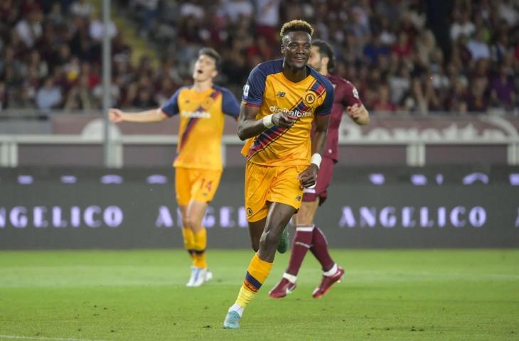 Selebrasi Tammy Abraham usai cetak gol saat AS Roma hajar Torino 3-0. (Twitter/@OfficialASRoma)